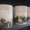 Les petites carottes - Mug en grès blanc émaillé collection Chaîne des Puys – Image 2